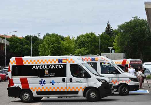 Conductor herido tras salida de via con turismo en Almenar de Soria