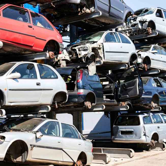 El desguace de más de 8.000 vehículos evita más de 24 millones de kilos de CO2