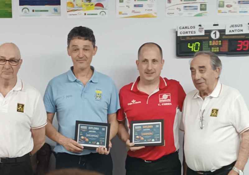 Carlos Cortés revalida liderato regional de billar tras ganar, con remontada, en Astorga 