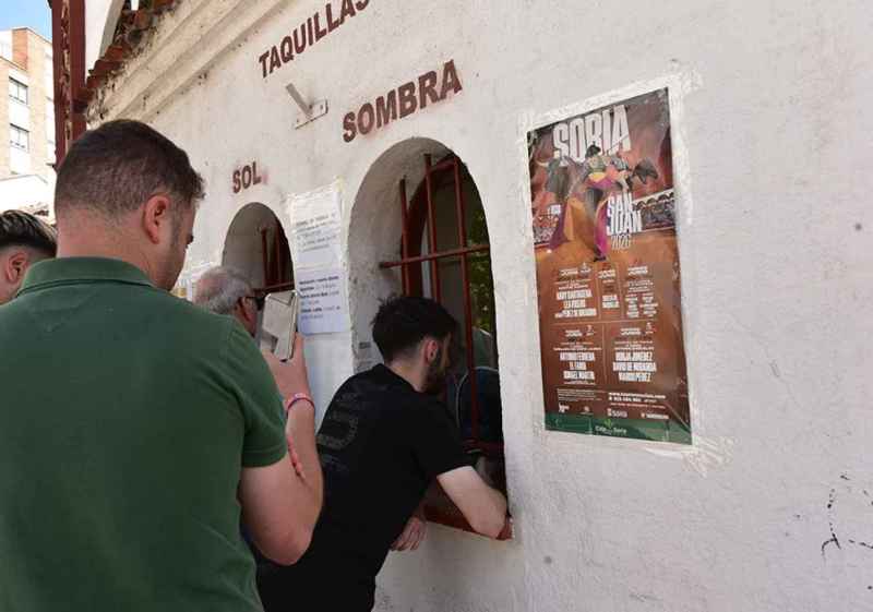 Expectación en inicio de venta de entradas de feria taurina de San Juan, en Soria