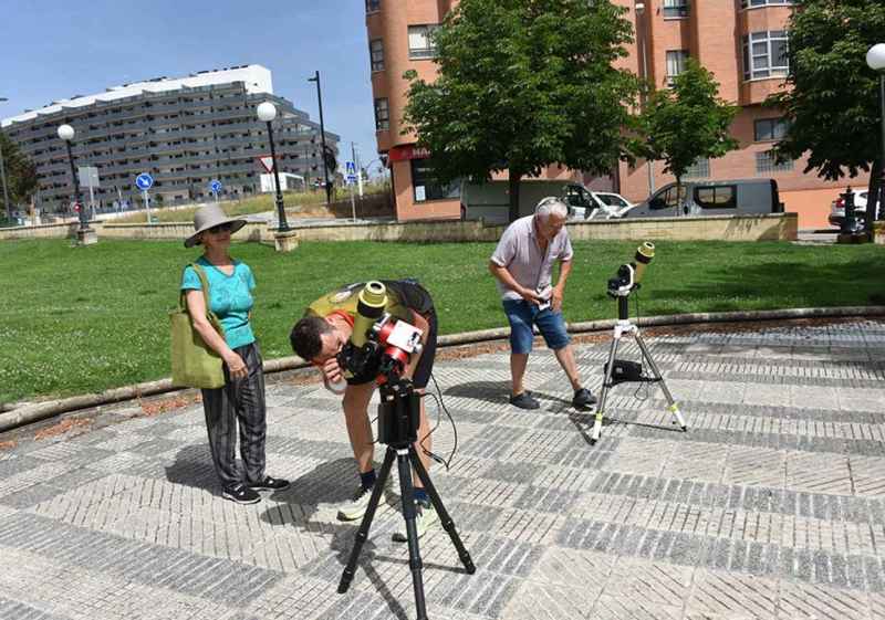Observación del sol en el parque de Los Pajaritos, en Soria