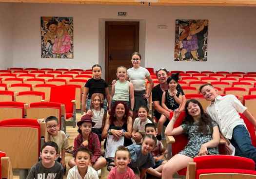 Los niños de Navaleno participan en taller de teatro "Festival Comienza el Verano"