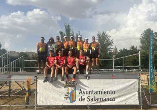 Deporama revalida por cinco segundos título regional de triatlón por equipos 