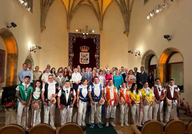 La Diputación de Soria rinde homenaje a jurados y peñas de las fiestas de San Juan