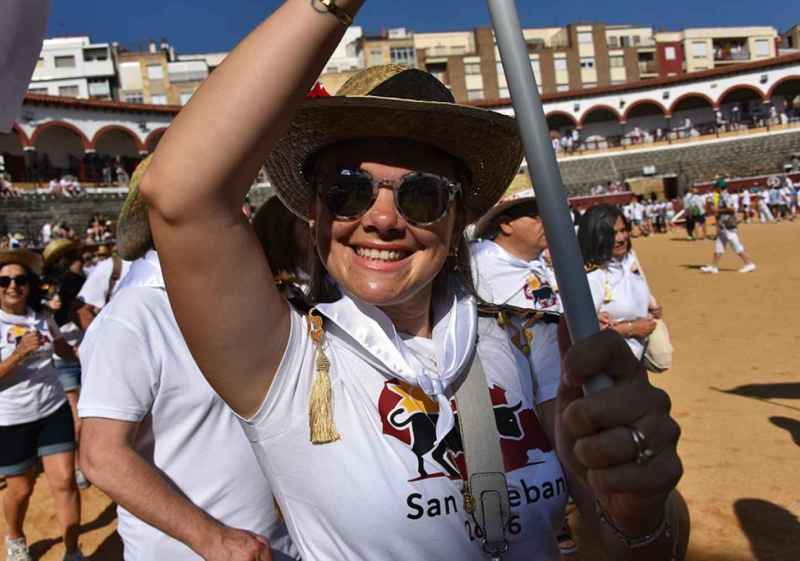 Cuadrillas, peñas y sanjuaneros disfrutan del Viernes de Toros