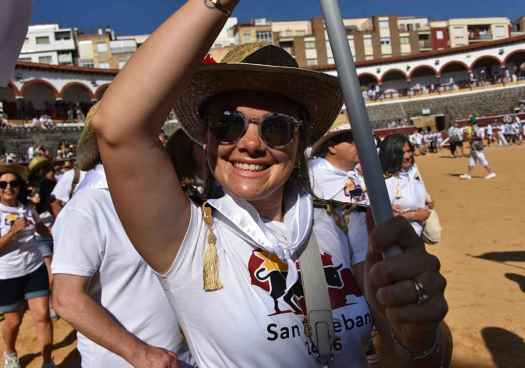 Cuadrillas, peñas y sanjuaneros disfrutan del Viernes de Toros