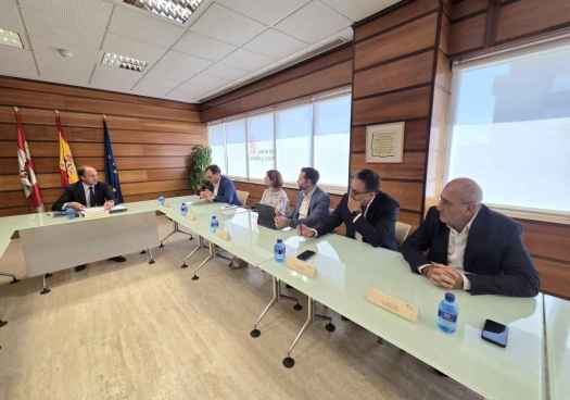 La Junta analiza con VITARTIS los desafíos de la industria alimentaria de Castilla y León 