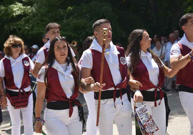 Las peñas sanjuaneras desfilan el Domingo de Calderas