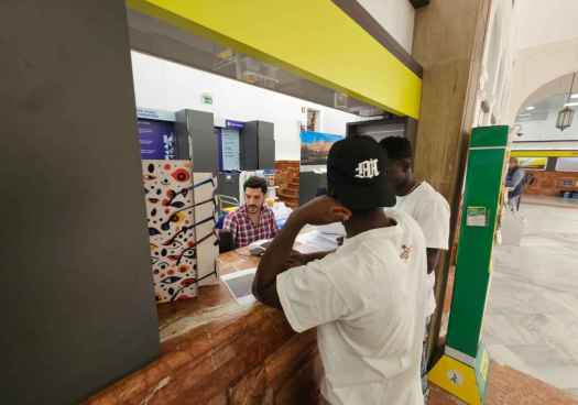Las subsanaciones de regularización de migrantes se realizarán en 383 oficinas de Correos