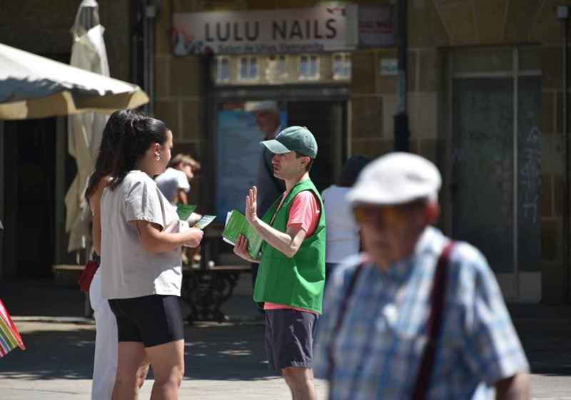 La AECC previene en Soria contra el cáncer de piel