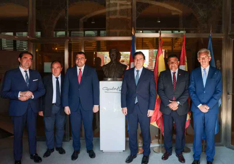 Mañueco ensalza legado político y humano de Adolfo Suárez 