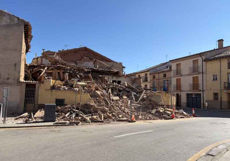El Burgo de Osma comienza derribo de casa de calle Rodrigo Yusto 