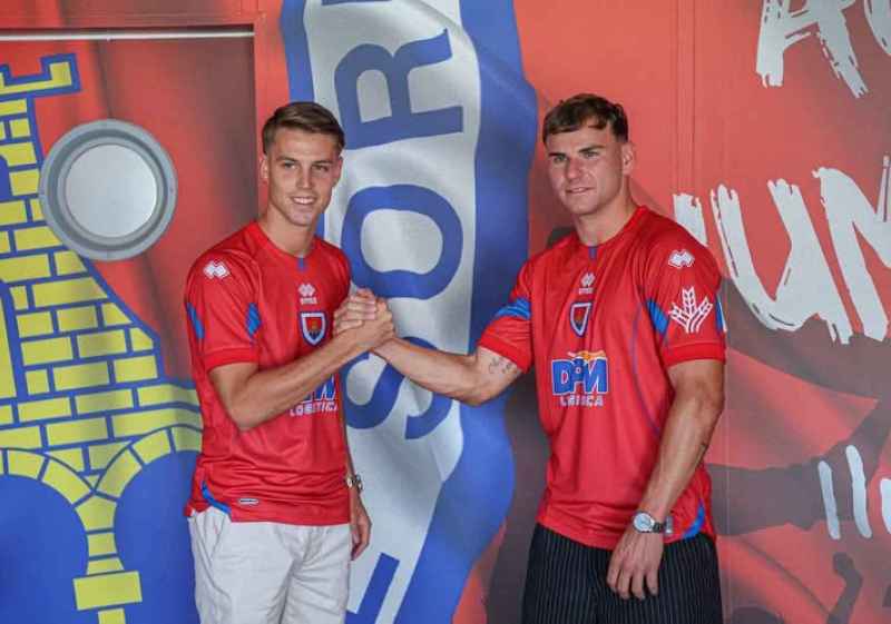 El Numancia presenta a sus dos nuevos delanteros para temporada 2026-27