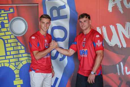 El Numancia presenta a sus dos nuevos delanteros para temporada 2026-27