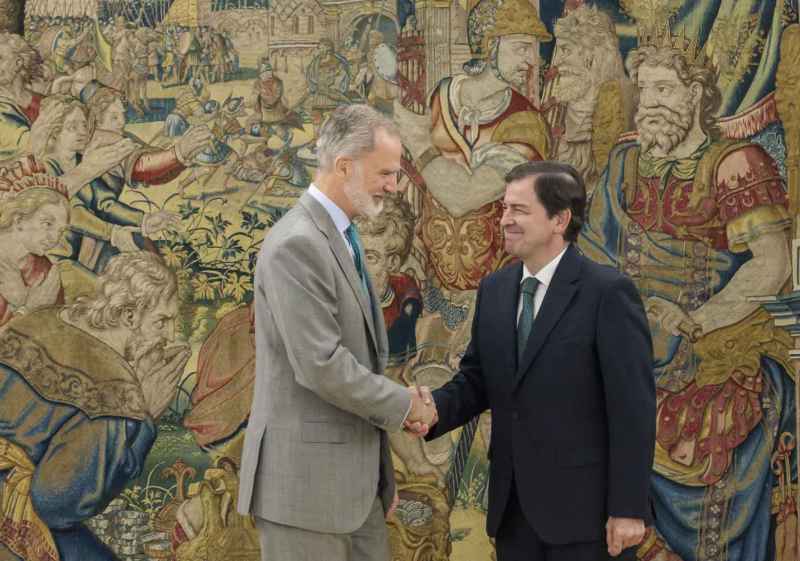 Mañueco reafirma ante el Rey la lealtad de Castilla y León hacia la Monarquía 