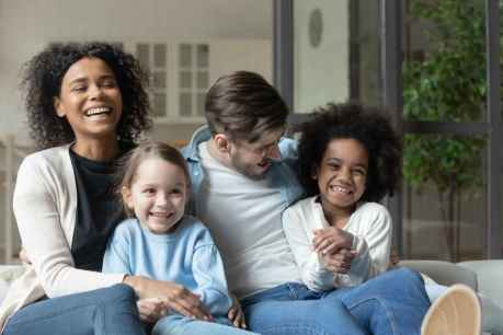 Las familias y hogares españoles experimentan cambios significativos en los últimos 40 años
