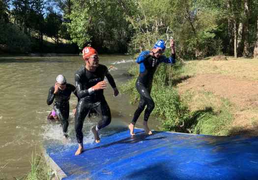 Del Pozo y Ortiz se imponen en clasificatorio del Triatlón de Almazán