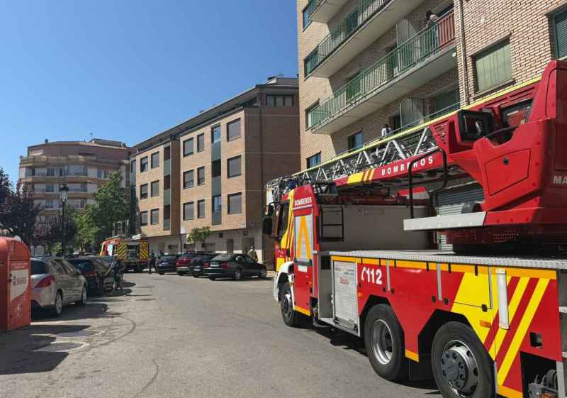 Bomberos intervienen en garaje de calle Santa Clara por acumulación de humo
