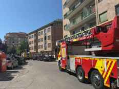 Bomberos intervienen en garaje de calle Santa Clara por acumulación de humo
