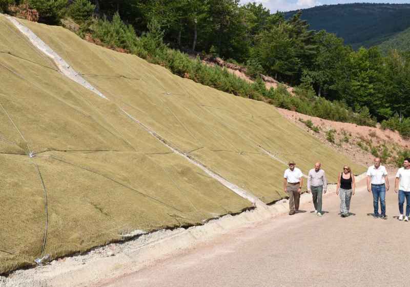 Finalizadas obras de estabilización de talud en acceso al aparcamiento de Laguna Negra