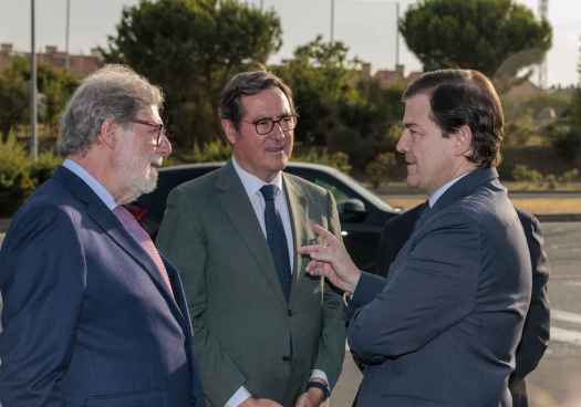 Mañueco reafirma apoyo regional a empresas con mejores condiciones para invertir
