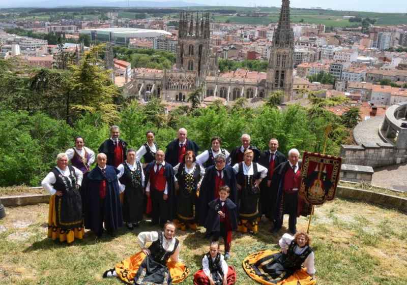 Navaleno se llena el domingo de música y tradición