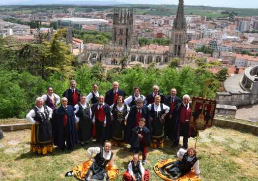 Navaleno se llena el domingo de música y tradición