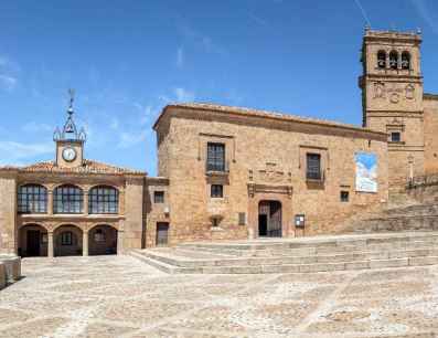 El Museo del Traje Popular acoge muestra "De año y vez"
