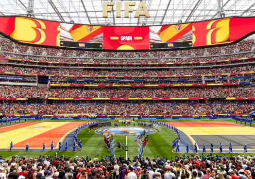 Pantallas grandes de televisión, fútbol, ruidos y terrazas 