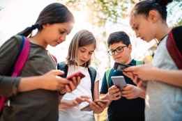 OCU apoya establecer edad mínima de 13 años para acceder a redes sociales