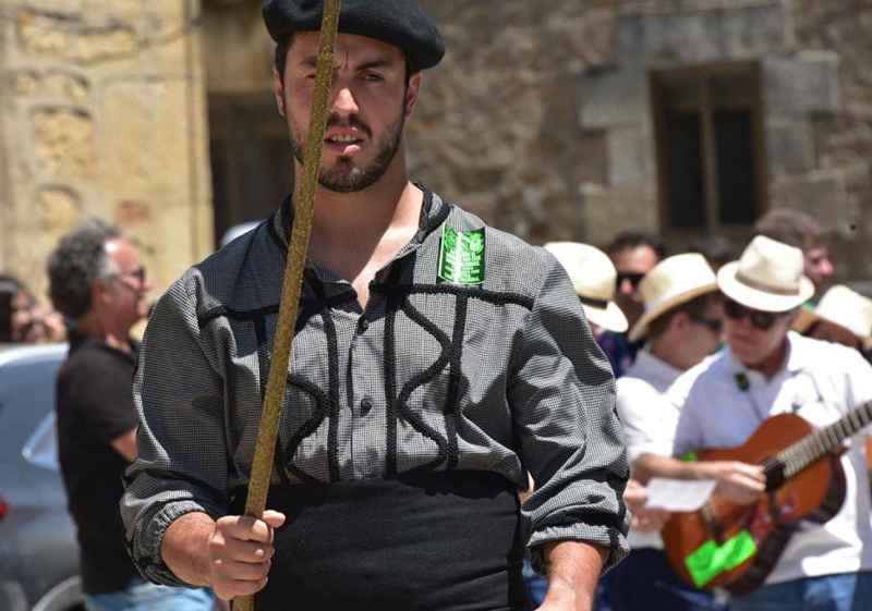 La ronda popular recorre Duruelo de la Sierra en festividad de Santa Marina