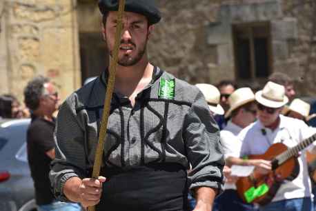 La ronda popular recorre Duruelo de la Sierra en festividad de Santa Marina