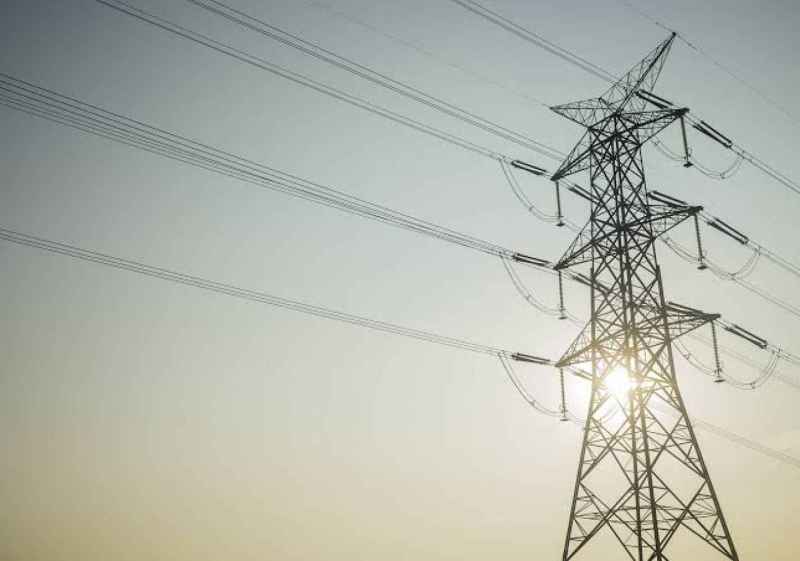 La Junta urge al Gobierno que apruebe planificación de red eléctrica para impulsar desarrollo industrial