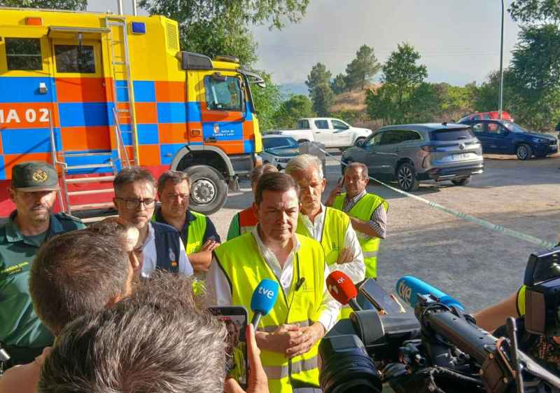 La Junta evacúa y reubica a 601 mayores de doce residencias a causa del incendio en Ávila 