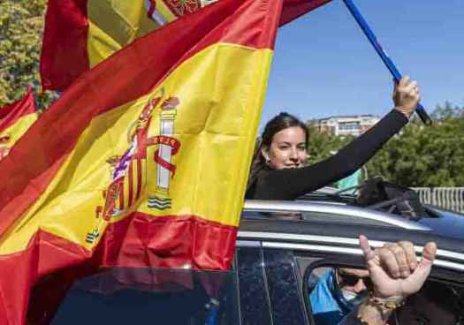 España se manifiesta por la dignidad en Barcelona y Marbella