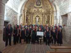 El orfeón Celso Díaz llena parroquia de Aldealseñor de música y público