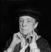 Ágreda dedica exposición a la artista norteamericana de origen francés Louise Bourgeois.