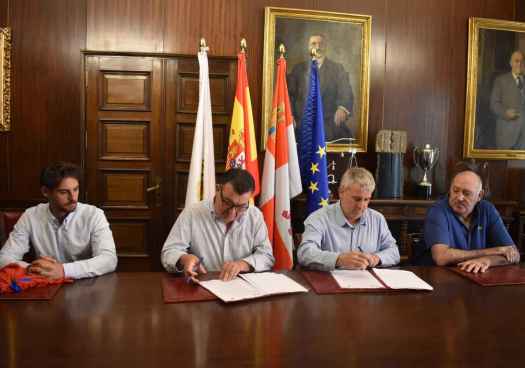 El Ayuntamiento concede 250.000 euros al C.D. Numancia en convenio de 2026