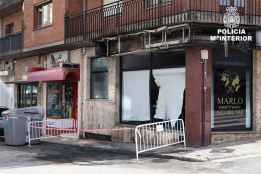 Identificado autor del incendio de contenedores que causó graves desperfectos en una peluquería