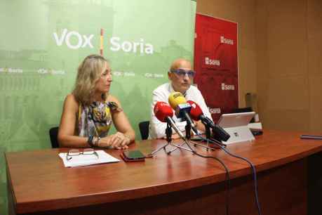 El PSOE rectifica su propuesta de bases de empleo tras graves deficiencias denunciadas por VOX