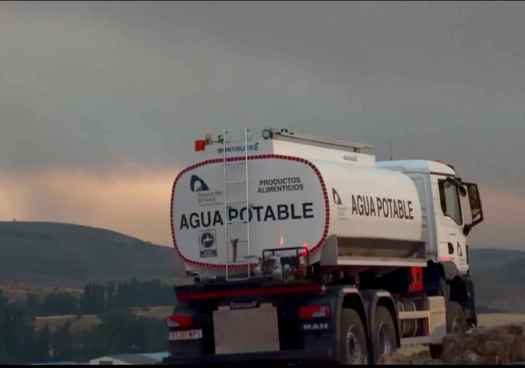 Los camiones cisterna de Diputación garantizan agua a municipios sorianos afectados por incendio de Guadalajara