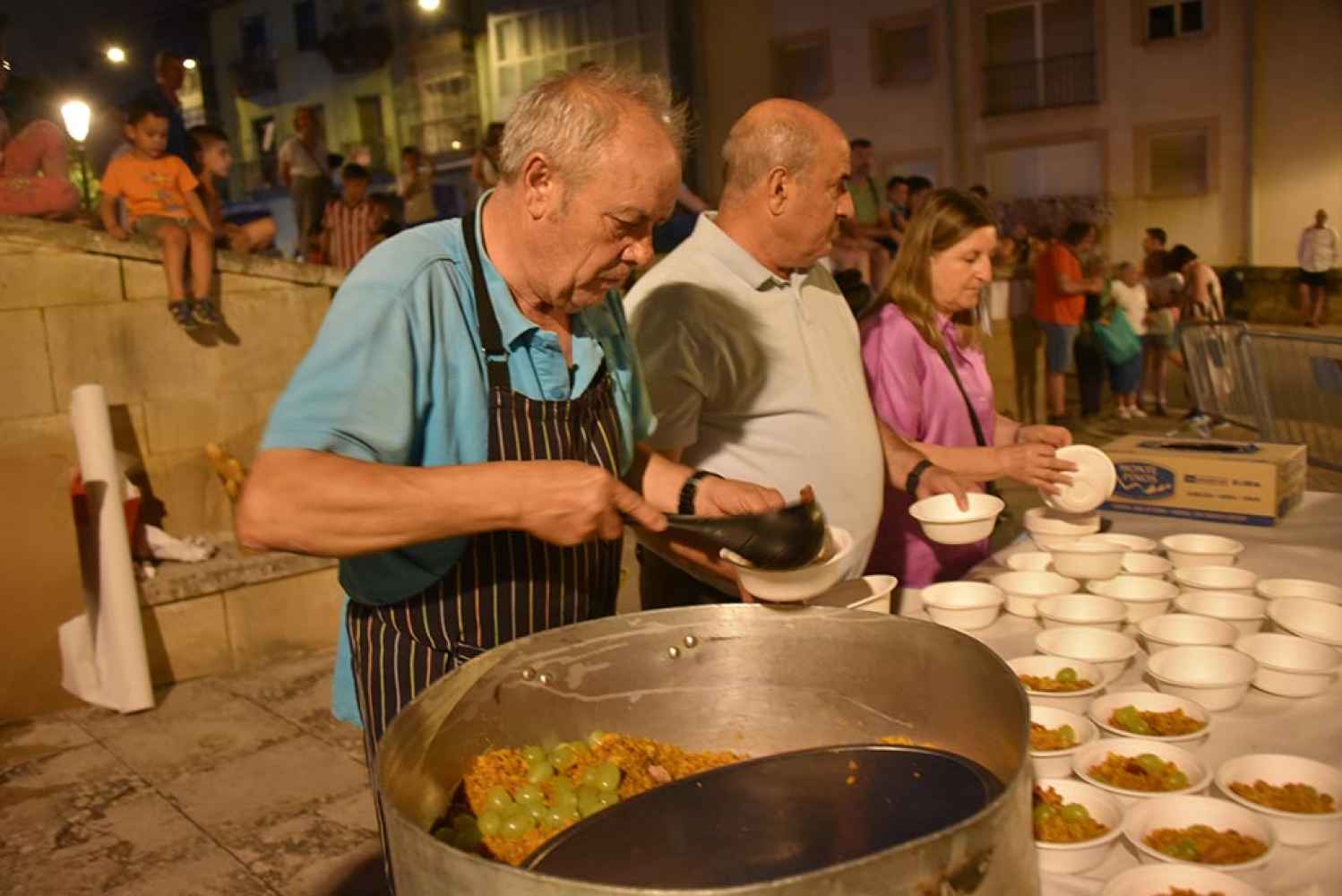 El barrio de San Pedro, de Soria, enciende la hoguera de San Lorenzo