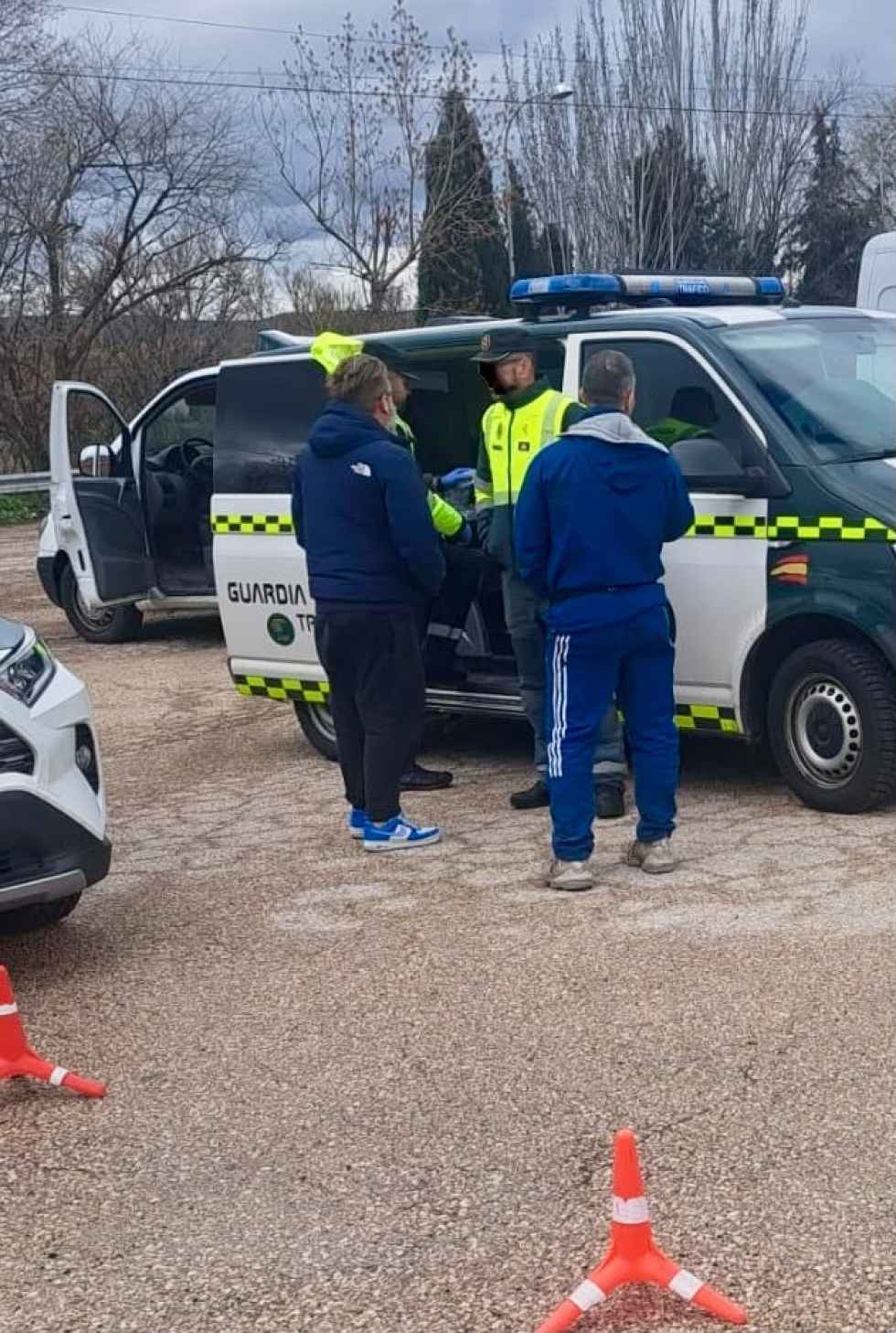Investigado conductor tras salirse de calzada en N-122, en Matalebreras