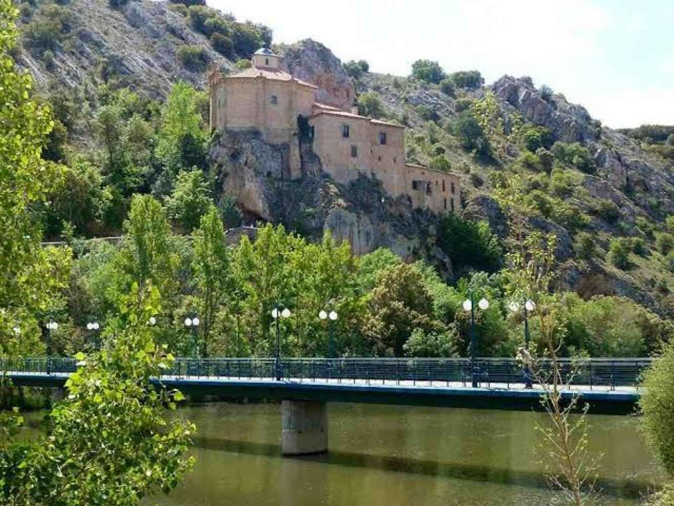 El eclipse solar dispara visitas turísticas a ermita de San Saturio