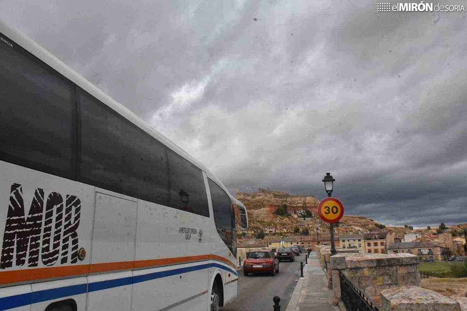 San Esteban de Gormaz pide medidas urgentes para regular tráfico en puente medieval