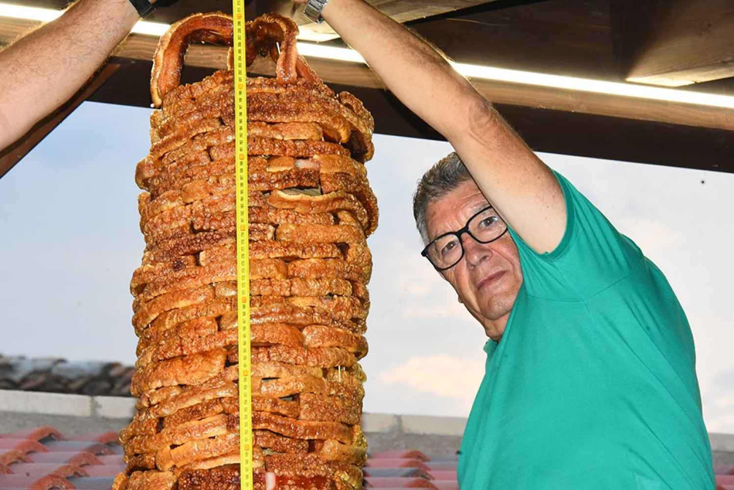 Matalebreras bate de neuvo récord de altura de una torre de torreznos