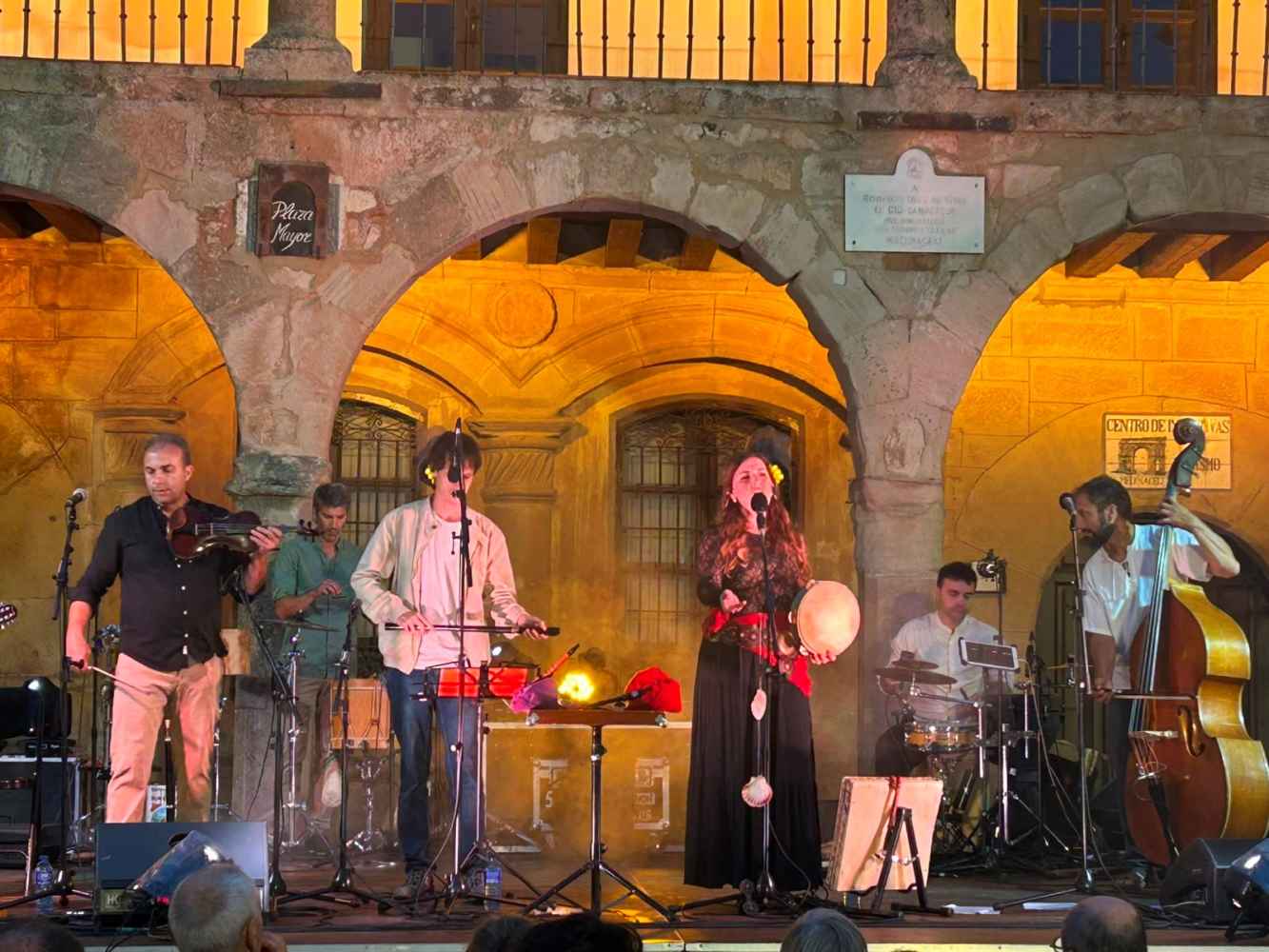 Carrión Folk presenta su último disco en plaza Mayor de Medinaceli