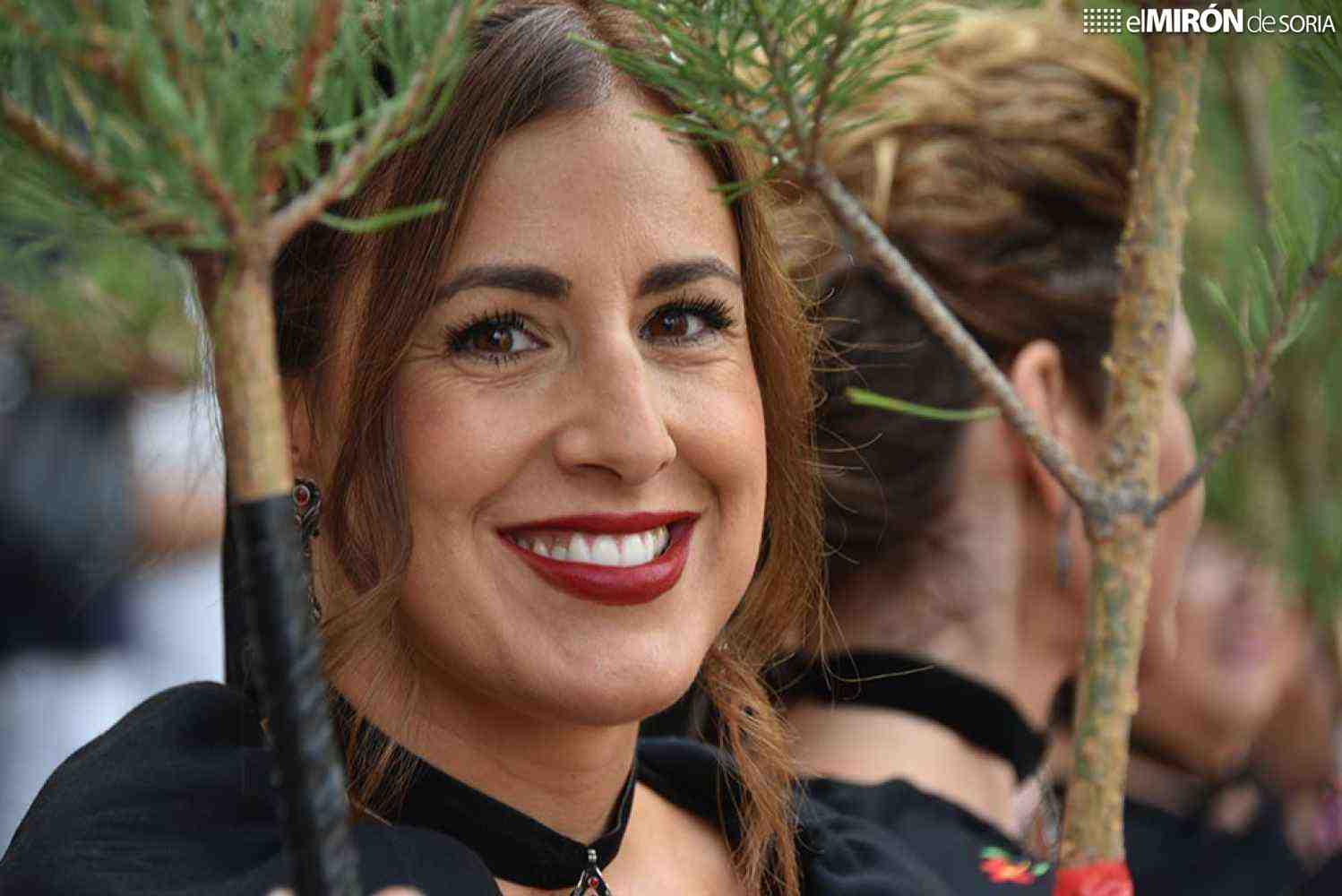 Las mujeres protagonizan La Pinochada, en Vinuesa, con la participación de 345 piñorras