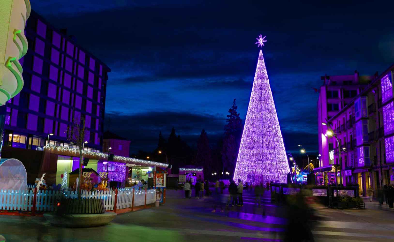 El Ayuntamiento licita iluminación navideña por 742.000 euros para tres años