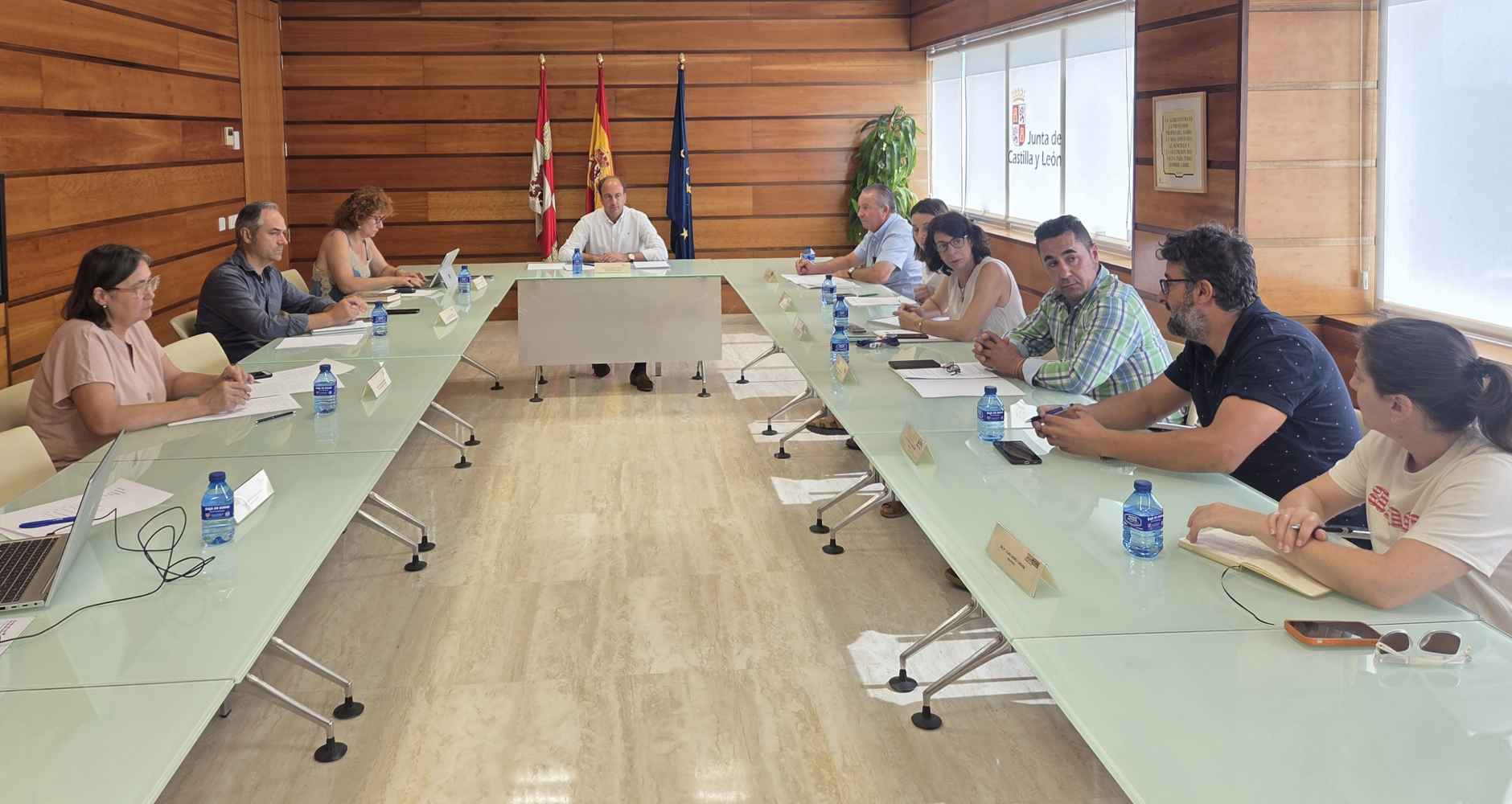 La Junta aborda con organizaciones profesionales medidas para mejorar rentabilidad del sector apícola 
